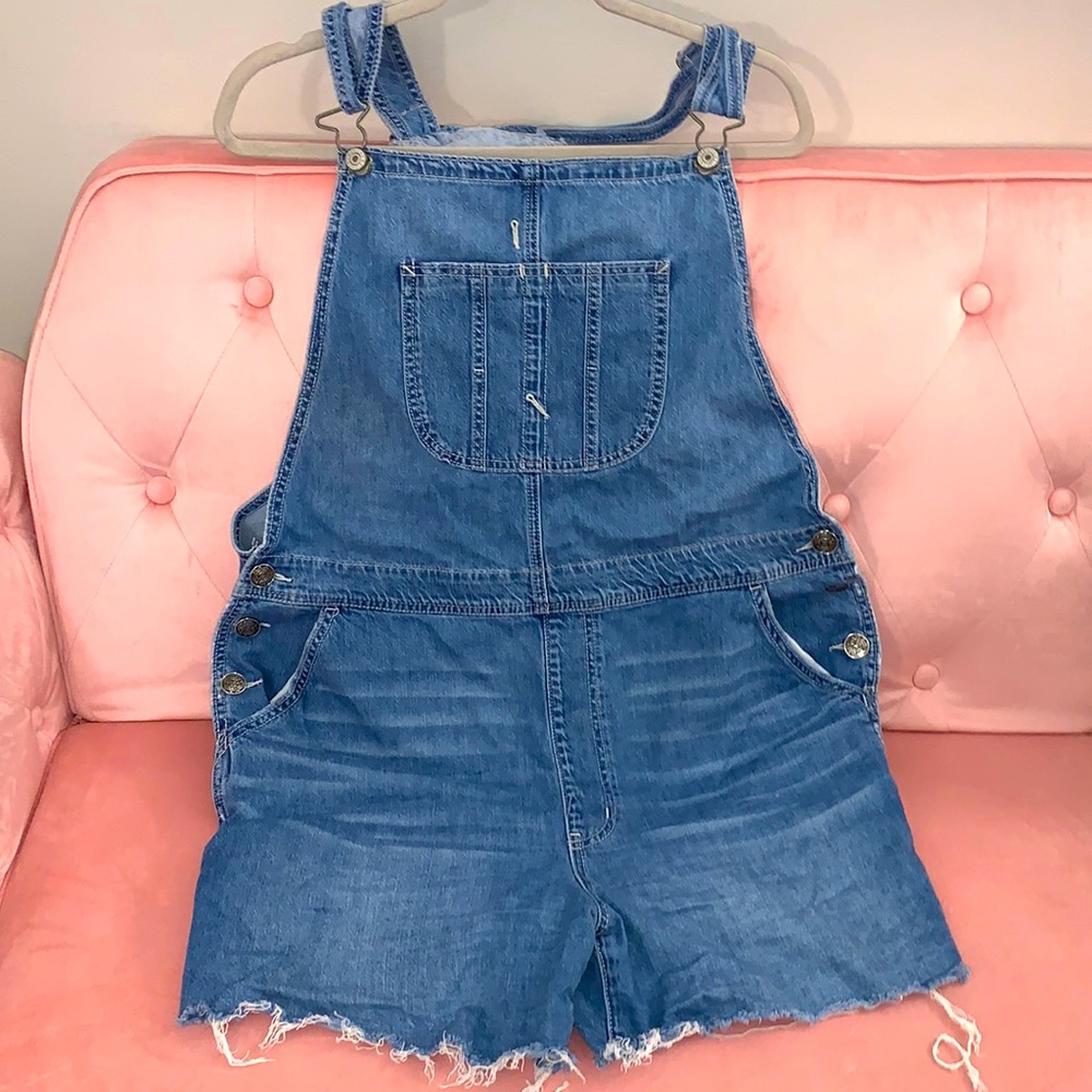 Ripped overall very good condition rarely use